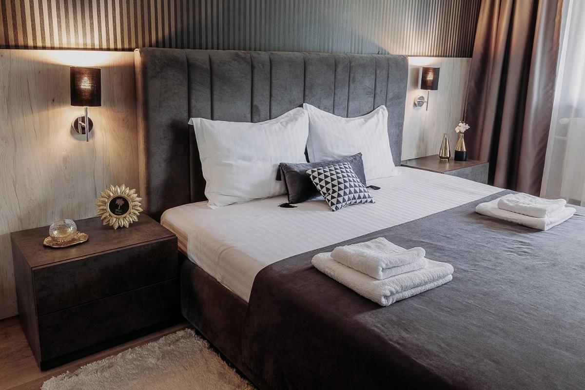 Charlotte Apartment - 2Bedrooms W Parking Near Nymphaea ออราแด ภายนอก รูปภาพ