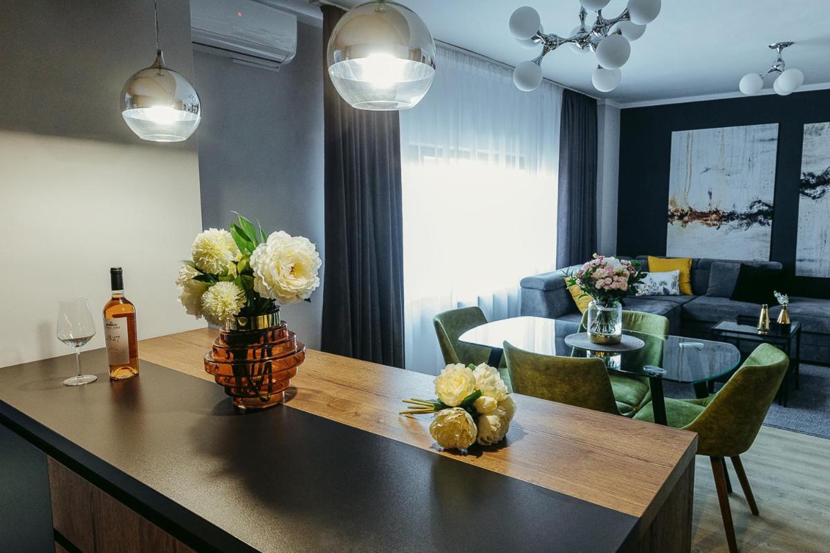 Charlotte Apartment - 2Bedrooms W Parking Near Nymphaea ออราแด ภายนอก รูปภาพ