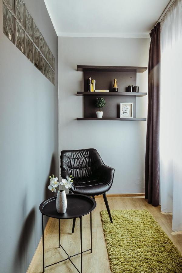 Charlotte Apartment - 2Bedrooms W Parking Near Nymphaea ออราแด ภายนอก รูปภาพ