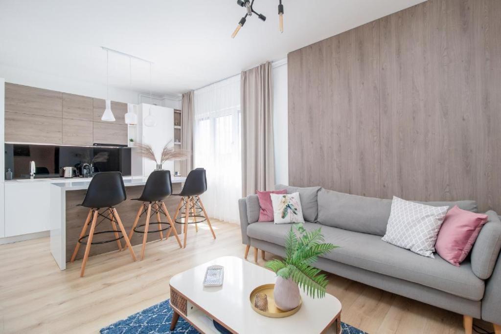 Charlotte Apartment - 2Bedrooms W Parking Near Nymphaea ออราแด ห้อง รูปภาพ