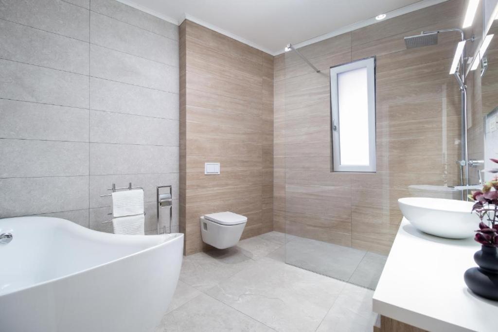 Charlotte Apartment - 2Bedrooms W Parking Near Nymphaea ออราแด ห้อง รูปภาพ